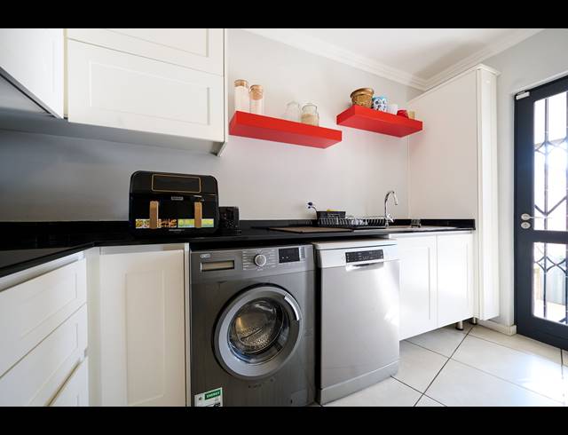 3 BEDROOM TOWNHOUSE FOR SALE IN PAULSHOF